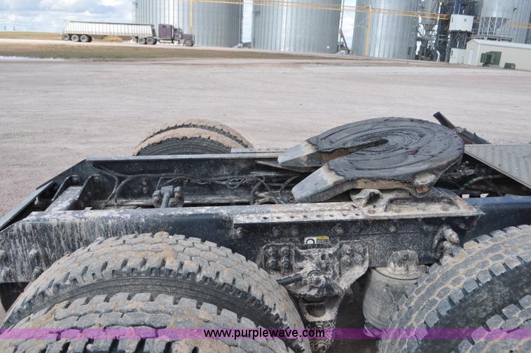 image for item F2061 2008 Kenworth W900 semi truck