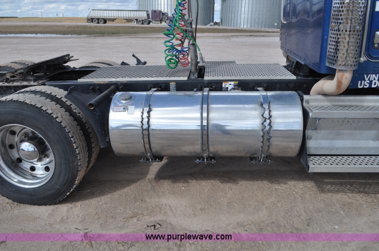 image for item F2061 2008 Kenworth W900 semi truck