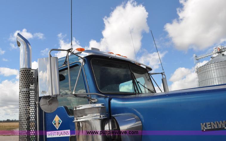 image for item F2061 2008 Kenworth W900 semi truck