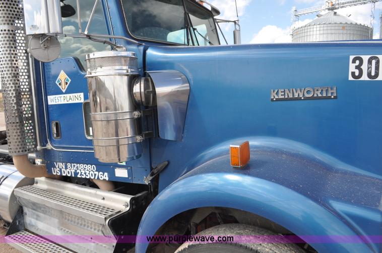 image for item F2061 2008 Kenworth W900 semi truck