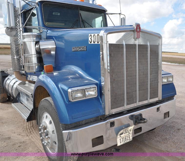 image for item F2061 2008 Kenworth W900 semi truck