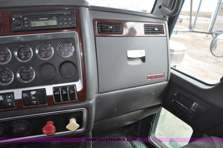 image for item F2061 2008 Kenworth W900 semi truck