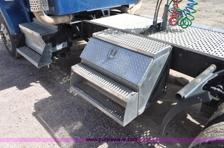 image for item F2061 2008 Kenworth W900 semi truck