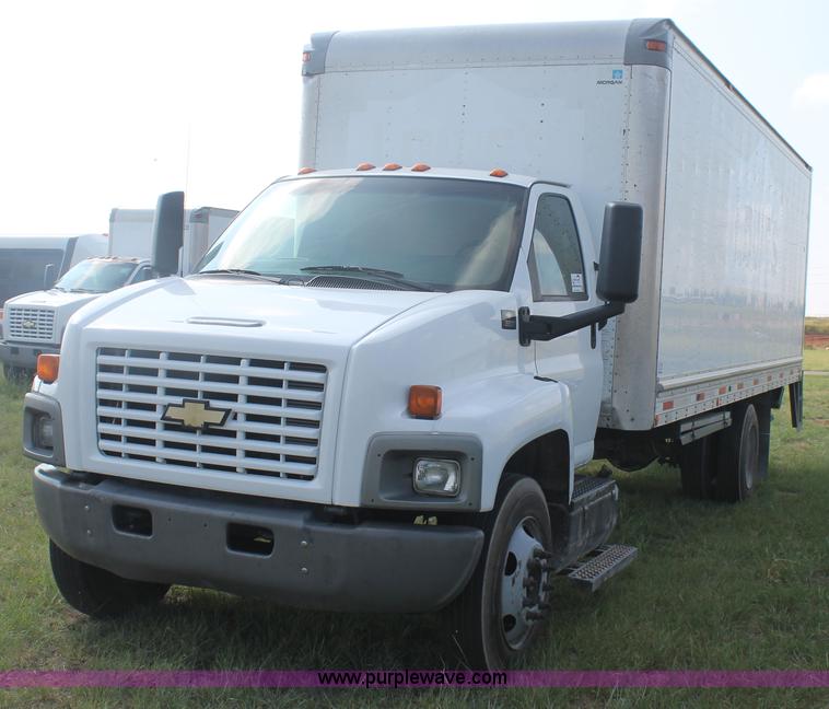 image for item H1718 2004 Chevrolet C6500 box truck