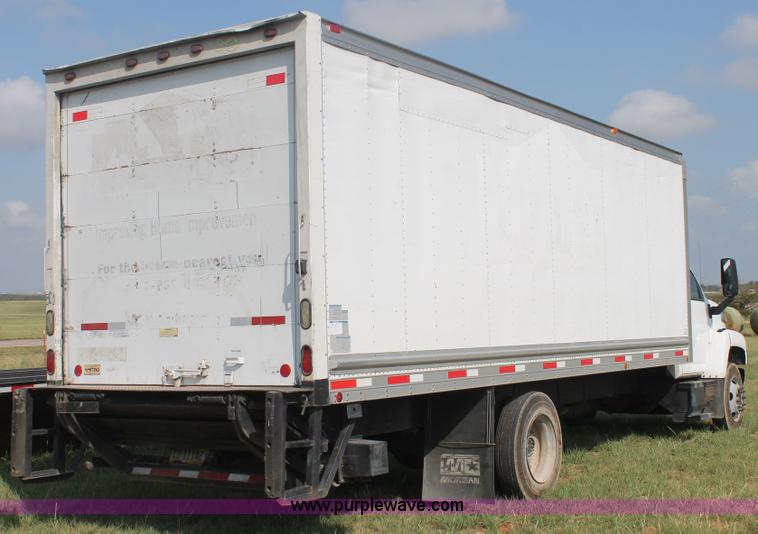 image for item H1718 2004 Chevrolet C6500 box truck