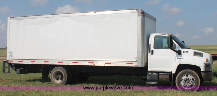 image for item H1718 2004 Chevrolet C6500 box truck