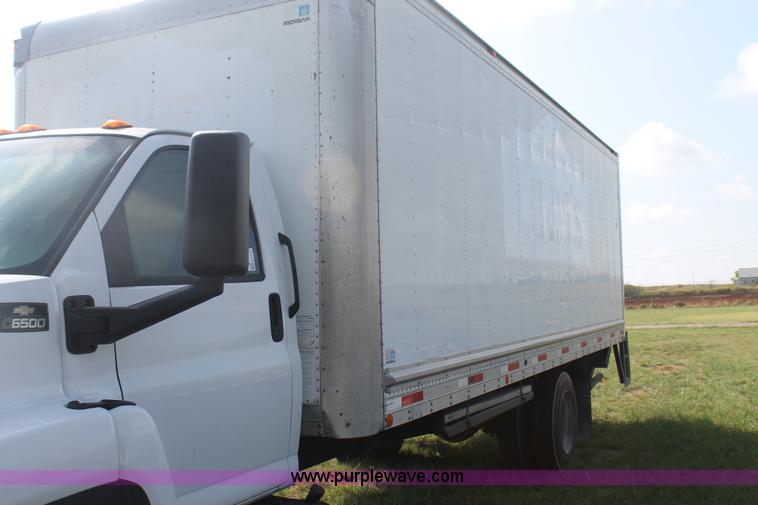 image for item H1718 2004 Chevrolet C6500 box truck