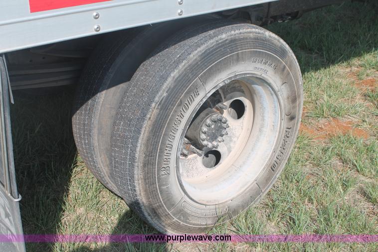 image for item H1718 2004 Chevrolet C6500 box truck