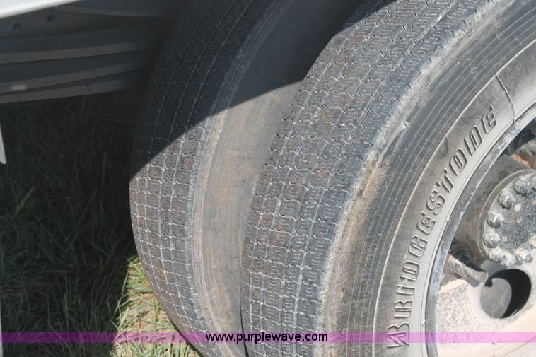 image for item H1718 2004 Chevrolet C6500 box truck