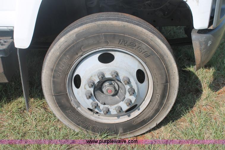 image for item H1718 2004 Chevrolet C6500 box truck