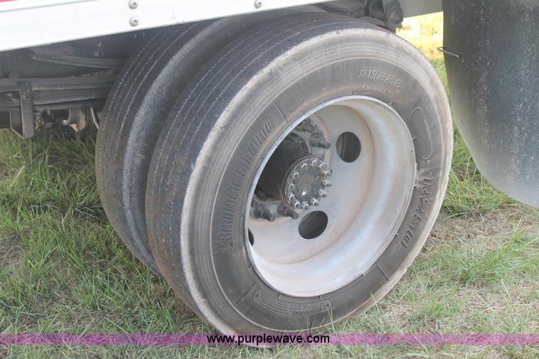 image for item H1718 2004 Chevrolet C6500 box truck