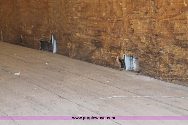 image for item H1718 2004 Chevrolet C6500 box truck