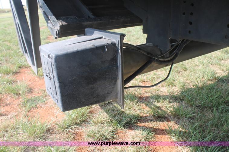 image for item H1718 2004 Chevrolet C6500 box truck