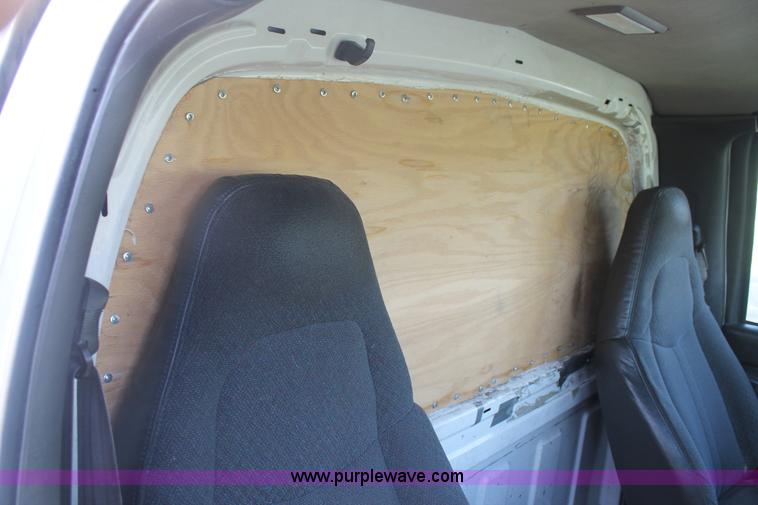 image for item H1718 2004 Chevrolet C6500 box truck