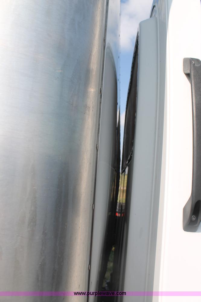 image for item H1718 2004 Chevrolet C6500 box truck