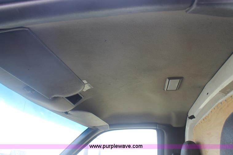 image for item H1718 2004 Chevrolet C6500 box truck