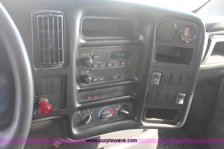 image for item H1718 2004 Chevrolet C6500 box truck