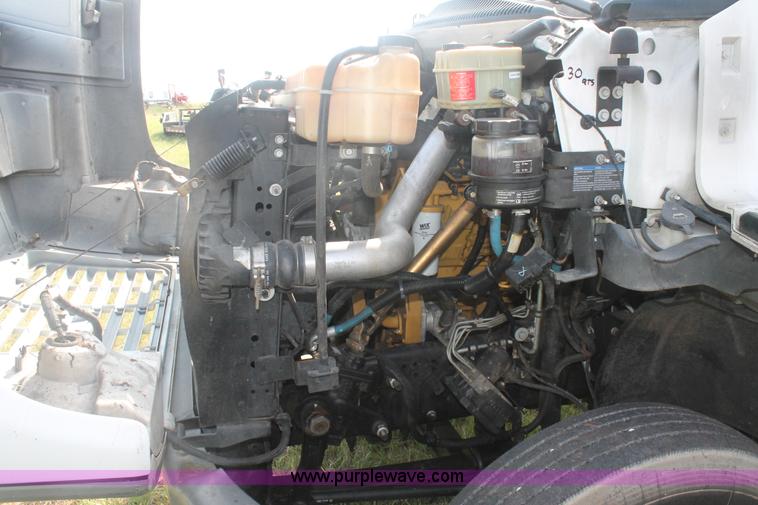 image for item H1718 2004 Chevrolet C6500 box truck