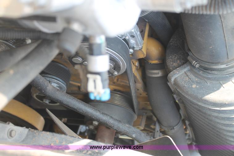 image for item H1718 2004 Chevrolet C6500 box truck