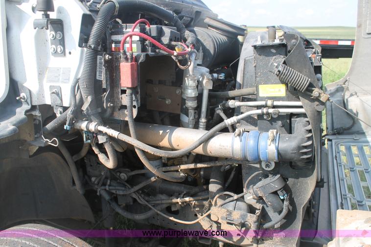 image for item H1718 2004 Chevrolet C6500 box truck