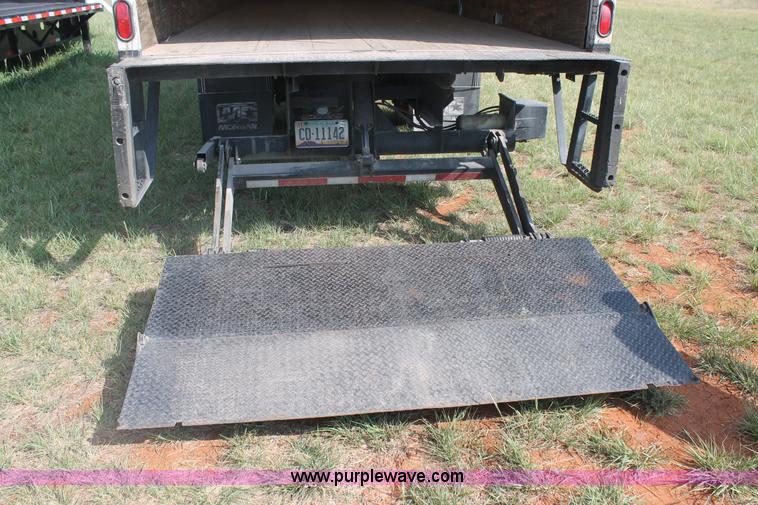 image for item H1718 2004 Chevrolet C6500 box truck