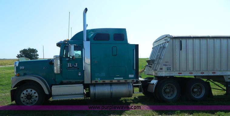 image for item H2418 1998 International F9370 Eagle semi truck