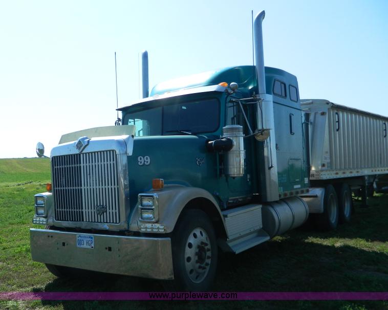 image for item H2418 1998 International F9370 Eagle semi truck