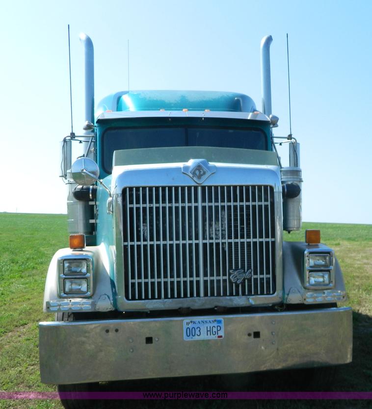 image for item H2418 1998 International F9370 Eagle semi truck