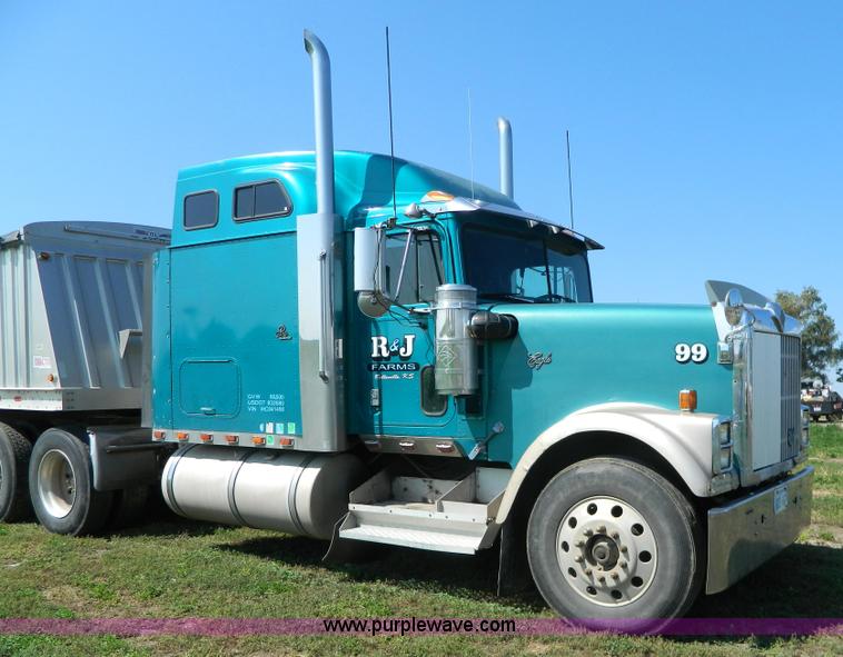 image for item H2418 1998 International F9370 Eagle semi truck