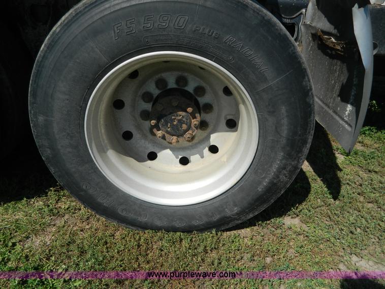 image for item H2418 1998 International F9370 Eagle semi truck