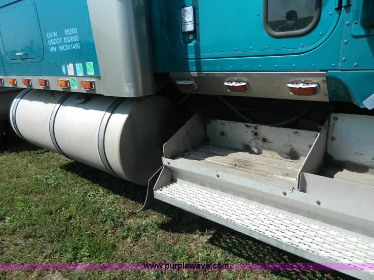 image for item H2418 1998 International F9370 Eagle semi truck