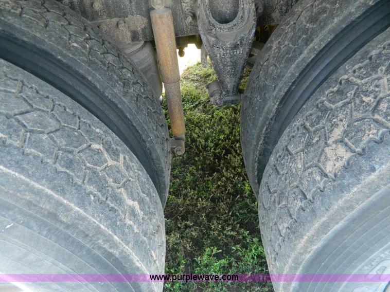 image for item H2418 1998 International F9370 Eagle semi truck