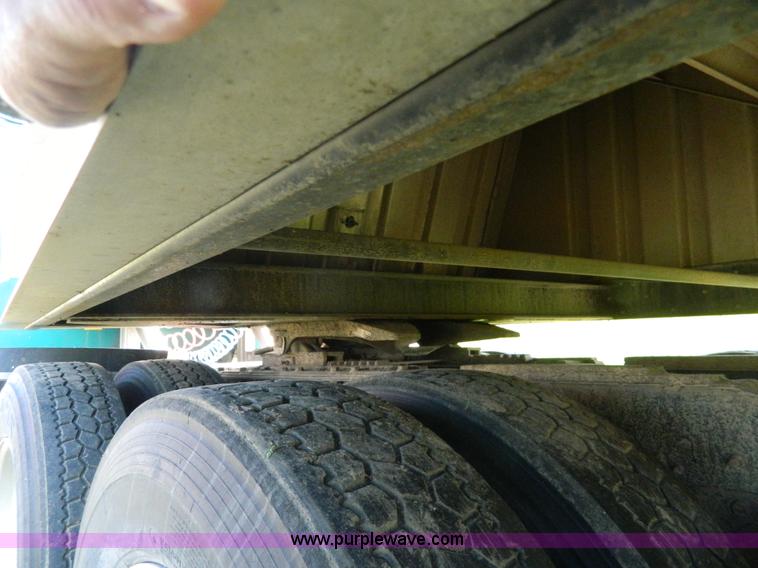 image for item H2418 1998 International F9370 Eagle semi truck