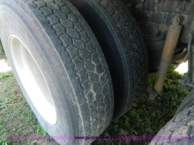 image for item H2418 1998 International F9370 Eagle semi truck