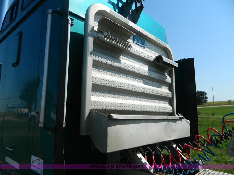 image for item H2418 1998 International F9370 Eagle semi truck