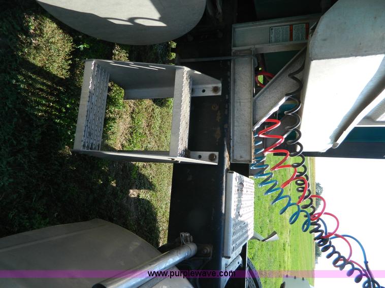 image for item H2418 1998 International F9370 Eagle semi truck