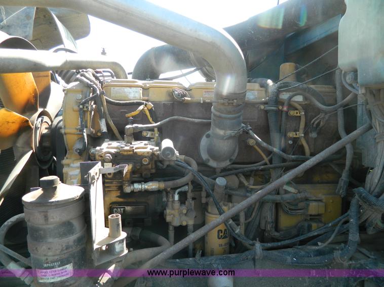 image for item H2418 1998 International F9370 Eagle semi truck