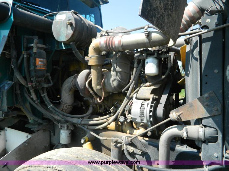 image for item H2418 1998 International F9370 Eagle semi truck