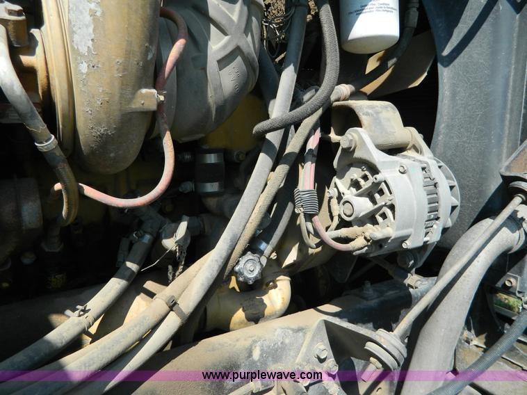 image for item H2418 1998 International F9370 Eagle semi truck