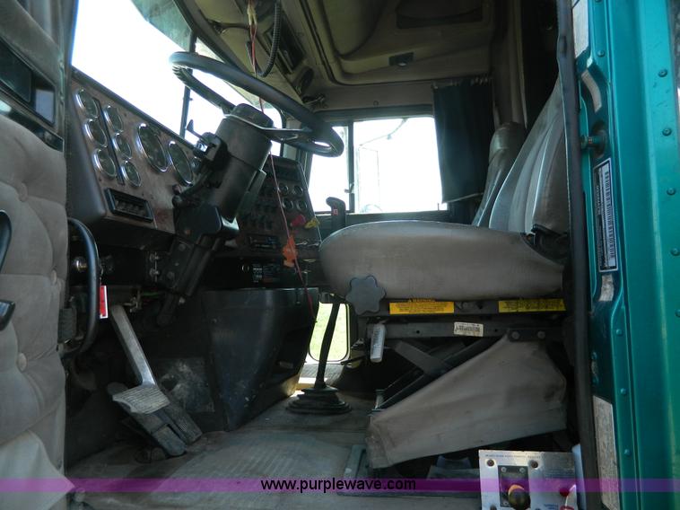 image for item H2418 1998 International F9370 Eagle semi truck