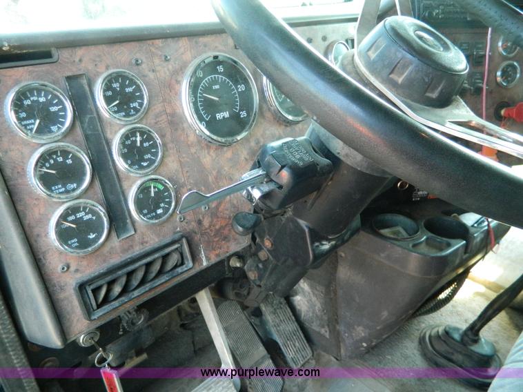 image for item H2418 1998 International F9370 Eagle semi truck