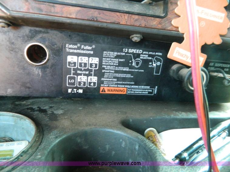 image for item H2418 1998 International F9370 Eagle semi truck