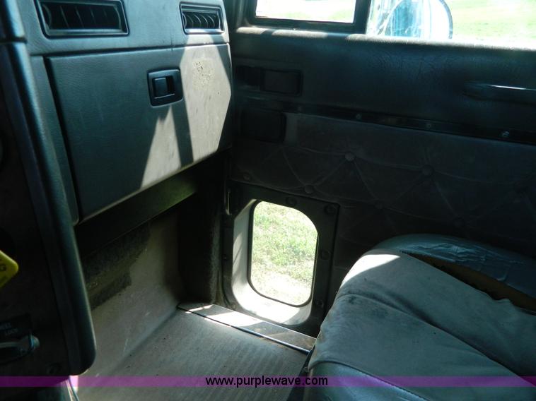 image for item H2418 1998 International F9370 Eagle semi truck