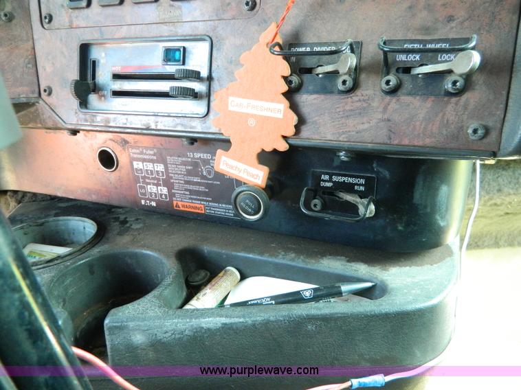 image for item H2418 1998 International F9370 Eagle semi truck