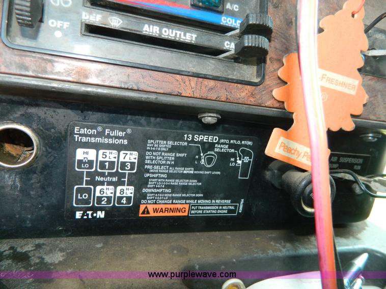 image for item H2418 1998 International F9370 Eagle semi truck