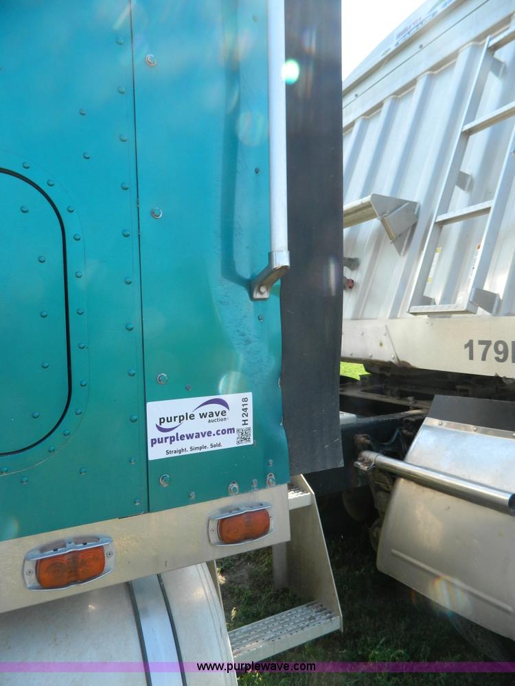 image for item H2418 1998 International F9370 Eagle semi truck