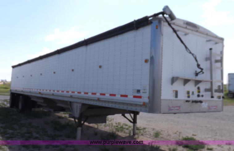 image for item H9164 2000 Wilson DWH 400 Pace Setter double hopper grain trailer