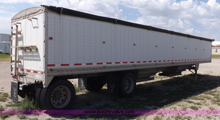 image for item H9164 2000 Wilson DWH 400 Pace Setter double hopper grain trailer