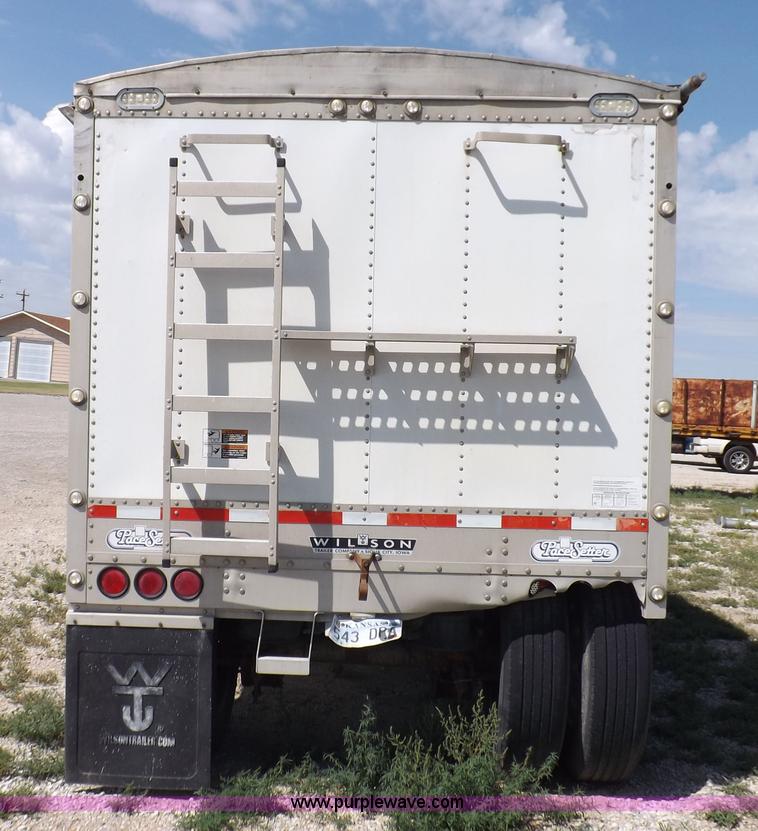 image for item H9164 2000 Wilson DWH 400 Pace Setter double hopper grain trailer