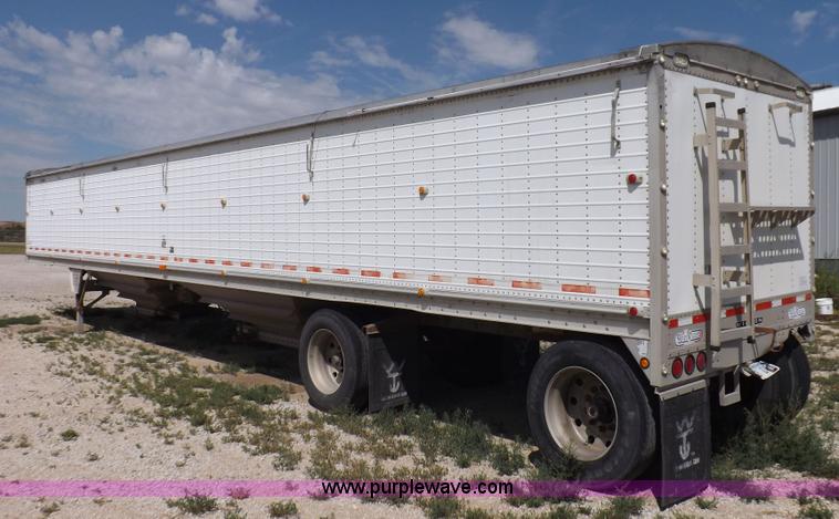 image for item H9164 2000 Wilson DWH 400 Pace Setter double hopper grain trailer